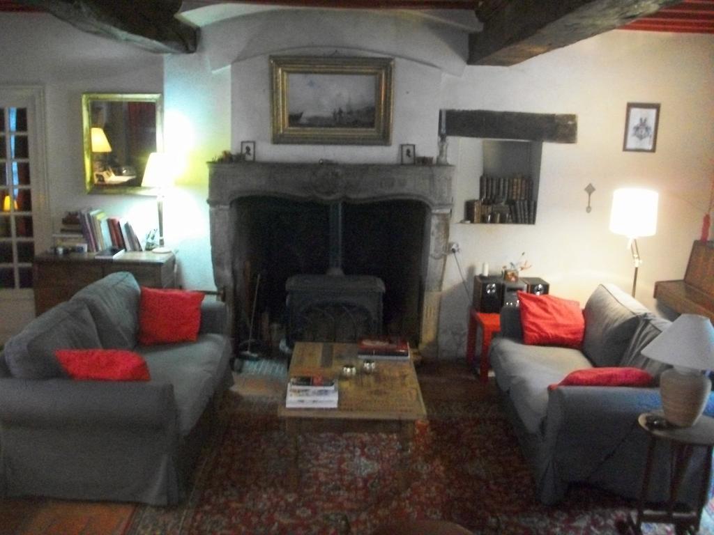 La Maison Des Gardes - Chambres D'Hotes Cluny Exterior foto